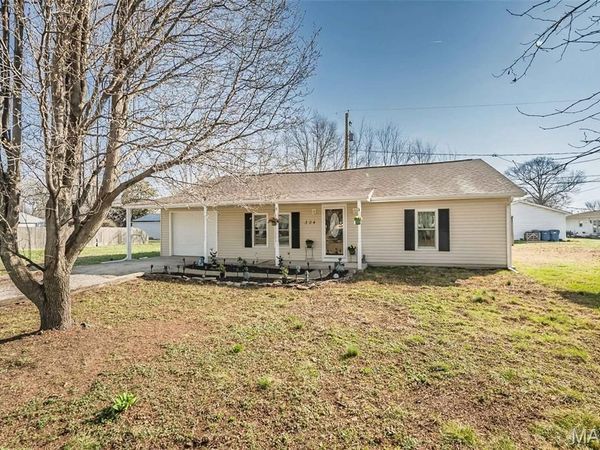 304 Indiana Avenue, South Roxana, IL 62087