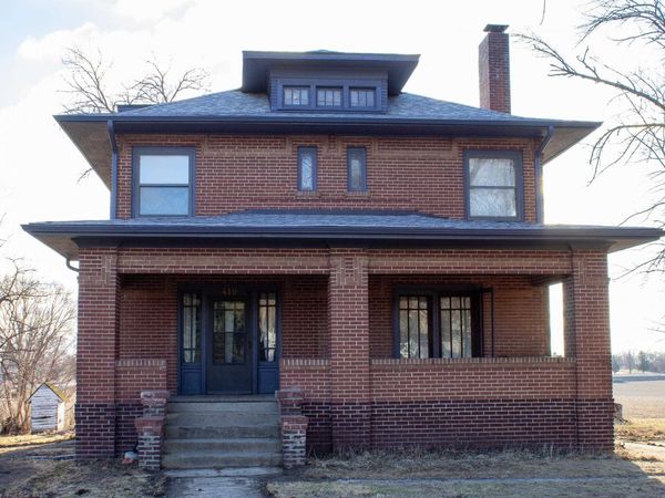 410 S 2ND ST, Mallard, IA 50562