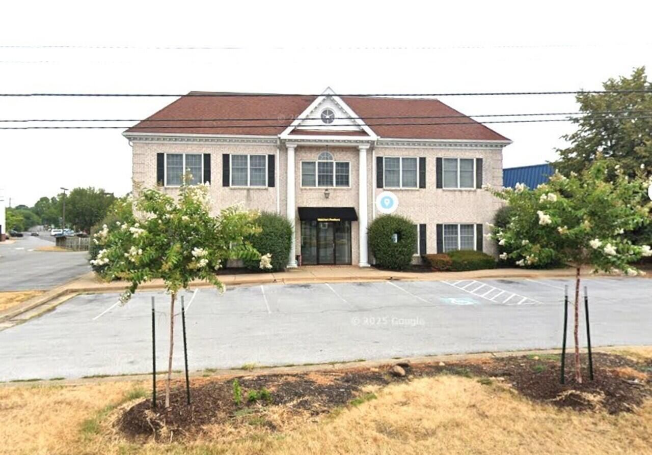 824 John Marshall Highway, Unit 204, Front Royal, VA 22630 Main Photo