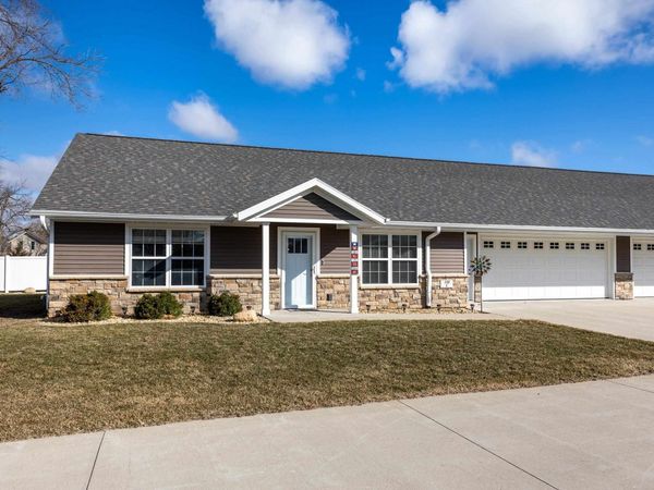 108 Bailey Unit C Drive, Manchester, IA 52057