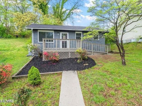 611 W 4th Ave, Lenoir City, TN 37771