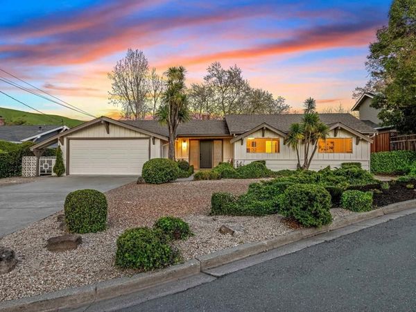 121 Ardith Dr, Orinda, CA 94563