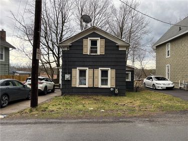 15 Layton St , Lyons, NY 14489