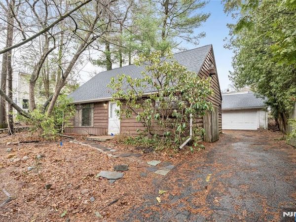 31 Cedar Street, MIDLAND PARK, NJ 07432