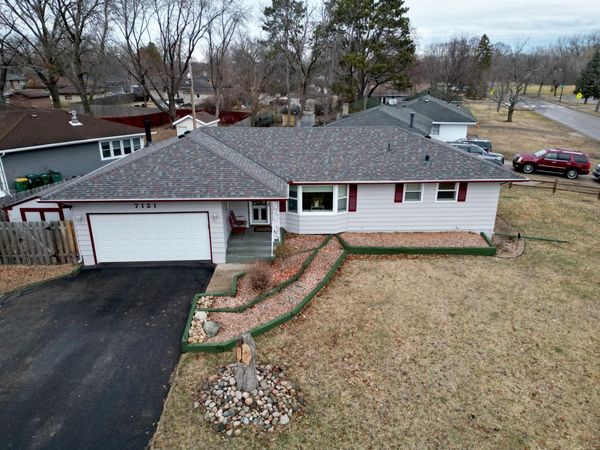 7121 W Palmer Lake Circle, Brooklyn Center, MN 55429
