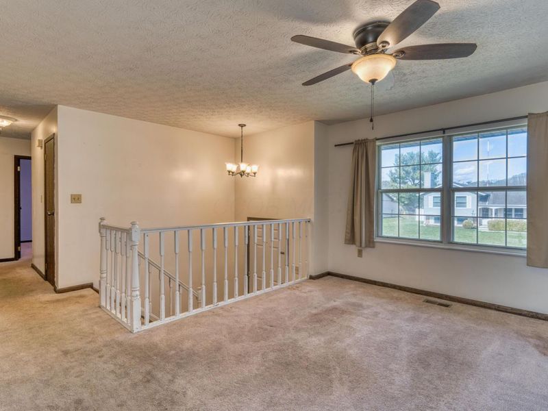 1833 Lakeview Drive, Newark, OH 43055 Photo 3