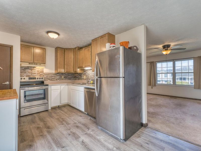 1833 Lakeview Drive, Newark, OH 43055 Photo 6