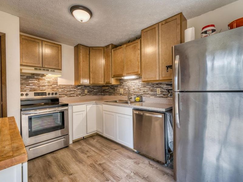 1833 Lakeview Drive, Newark, OH 43055 Photo 7