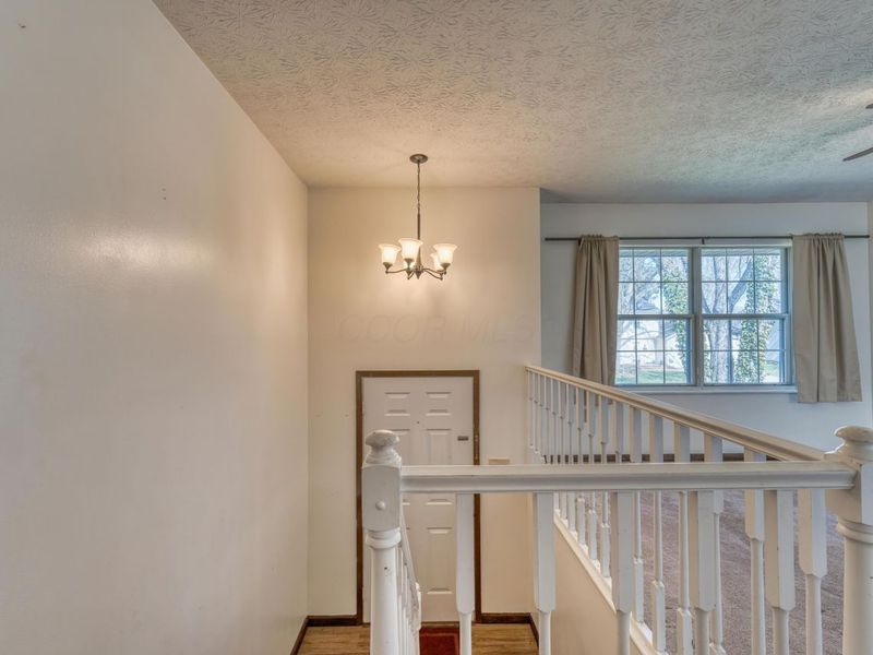 1833 Lakeview Drive, Newark, OH 43055 Photo 9