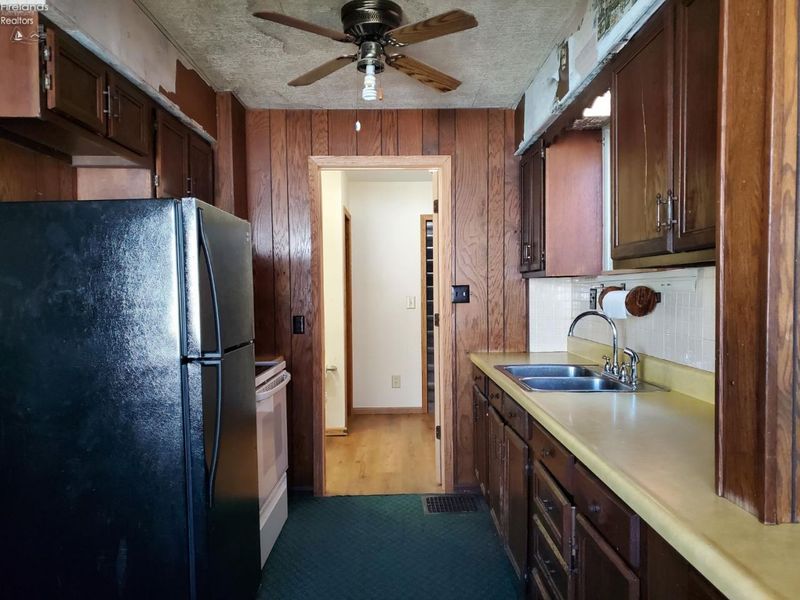 236 Circular Street, Tiffin, OH 44883 Photo 12