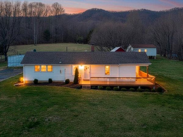 1006 Little Catawba Creek RD , Troutville, VA 24175