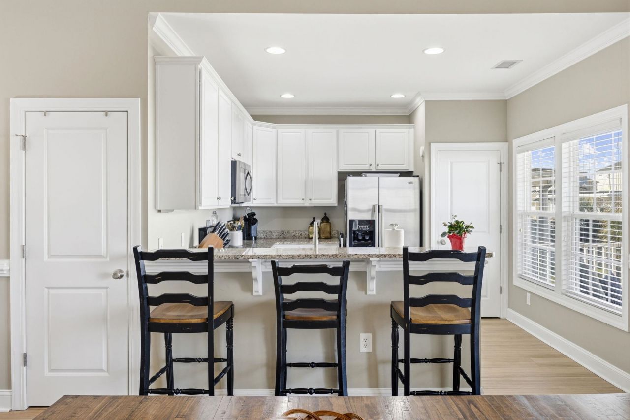 213 33rd Ave. N Photo 10