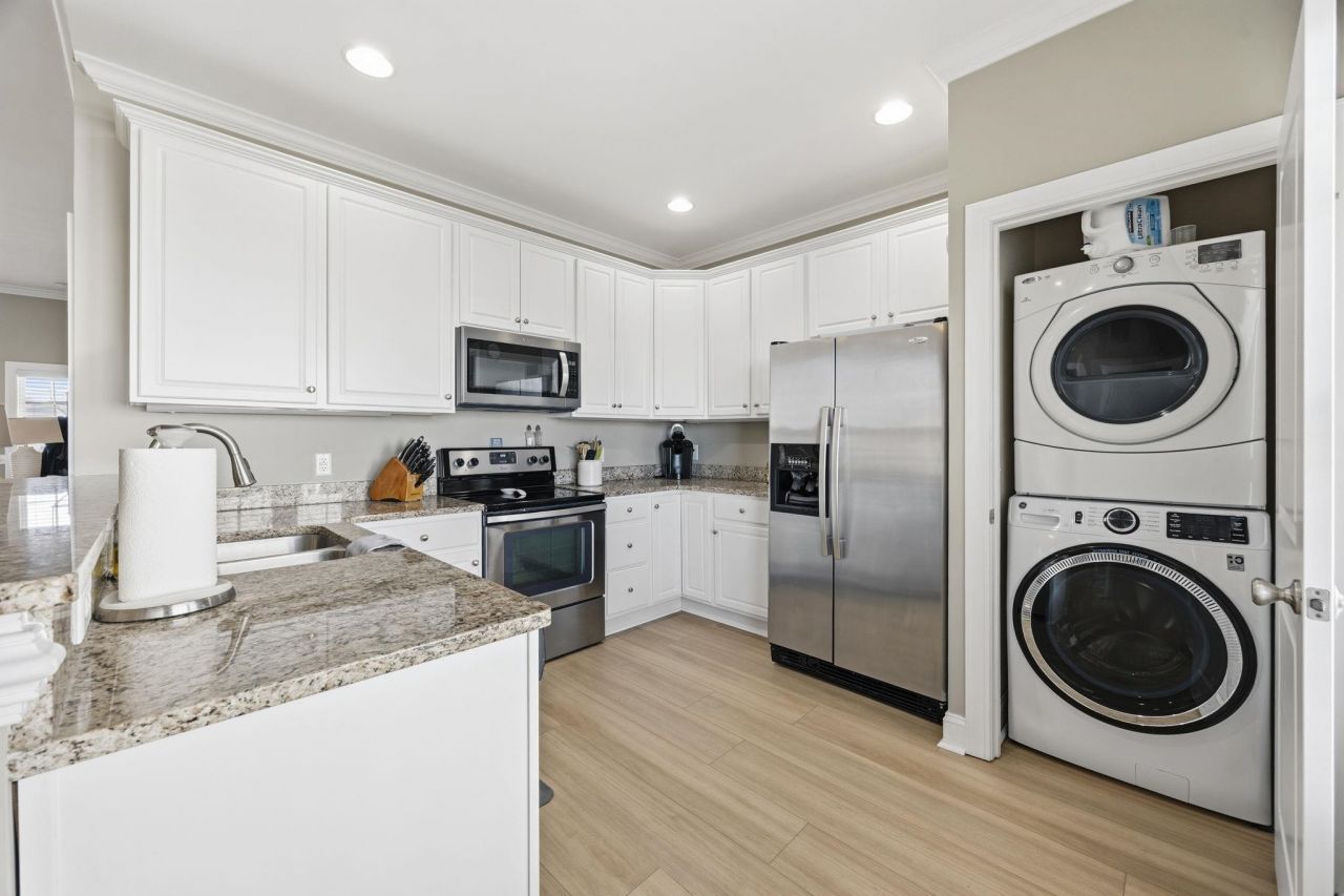 213 33rd Ave. N Photo 11