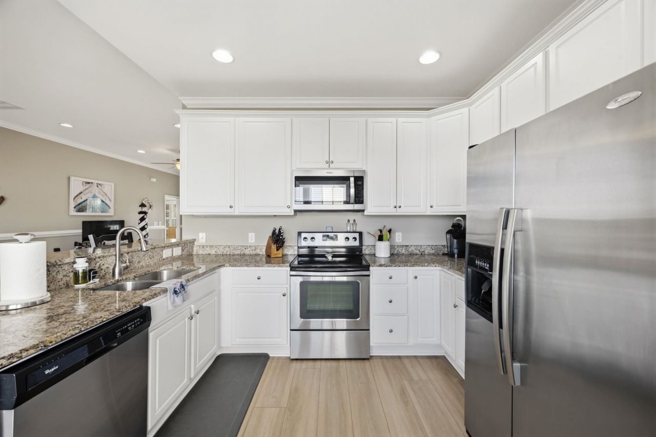 213 33rd Ave. N Photo 12