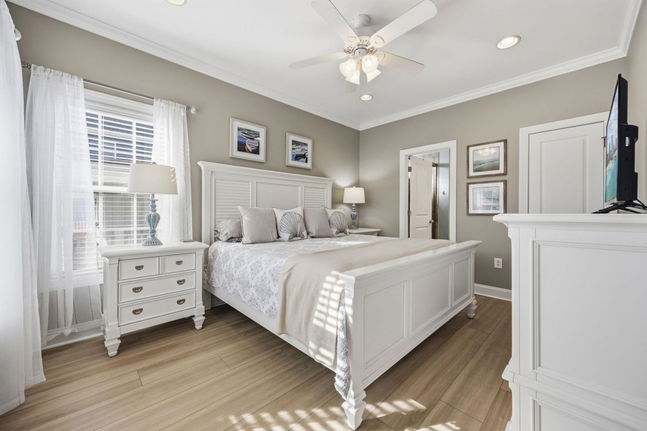 213 33rd Ave. N Photo 15