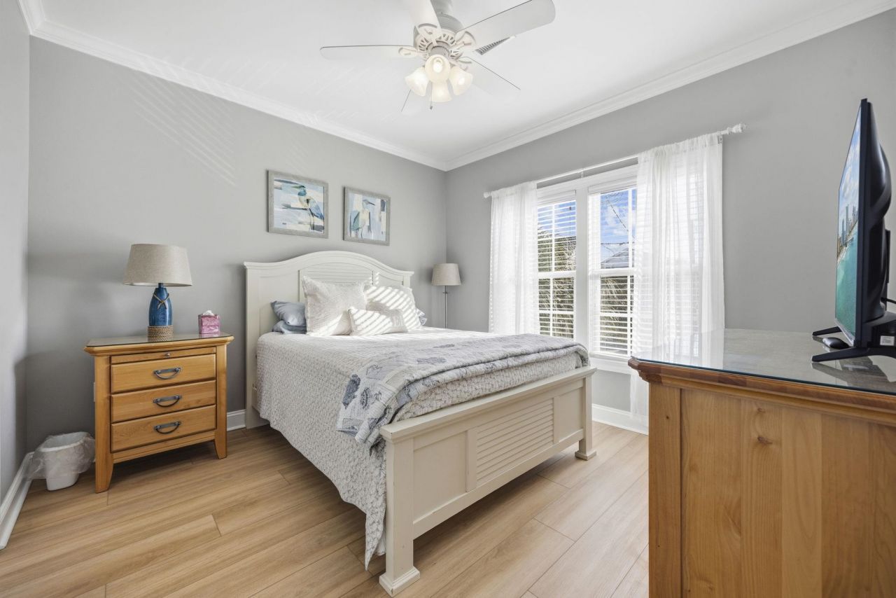 213 33rd Ave. N Photo 19