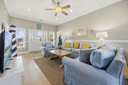 213 33rd Ave. N photo 4