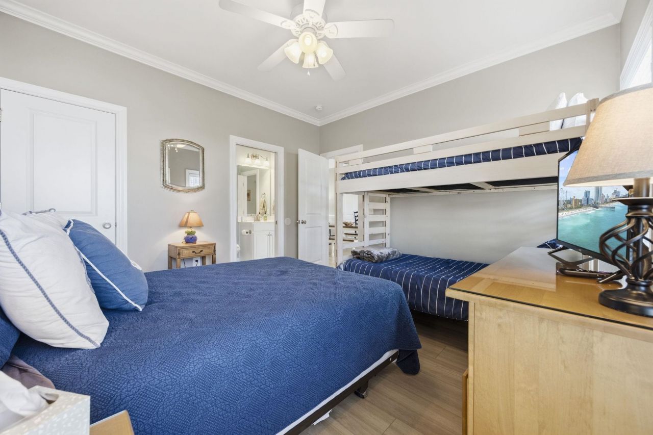 213 33rd Ave. N Photo 24