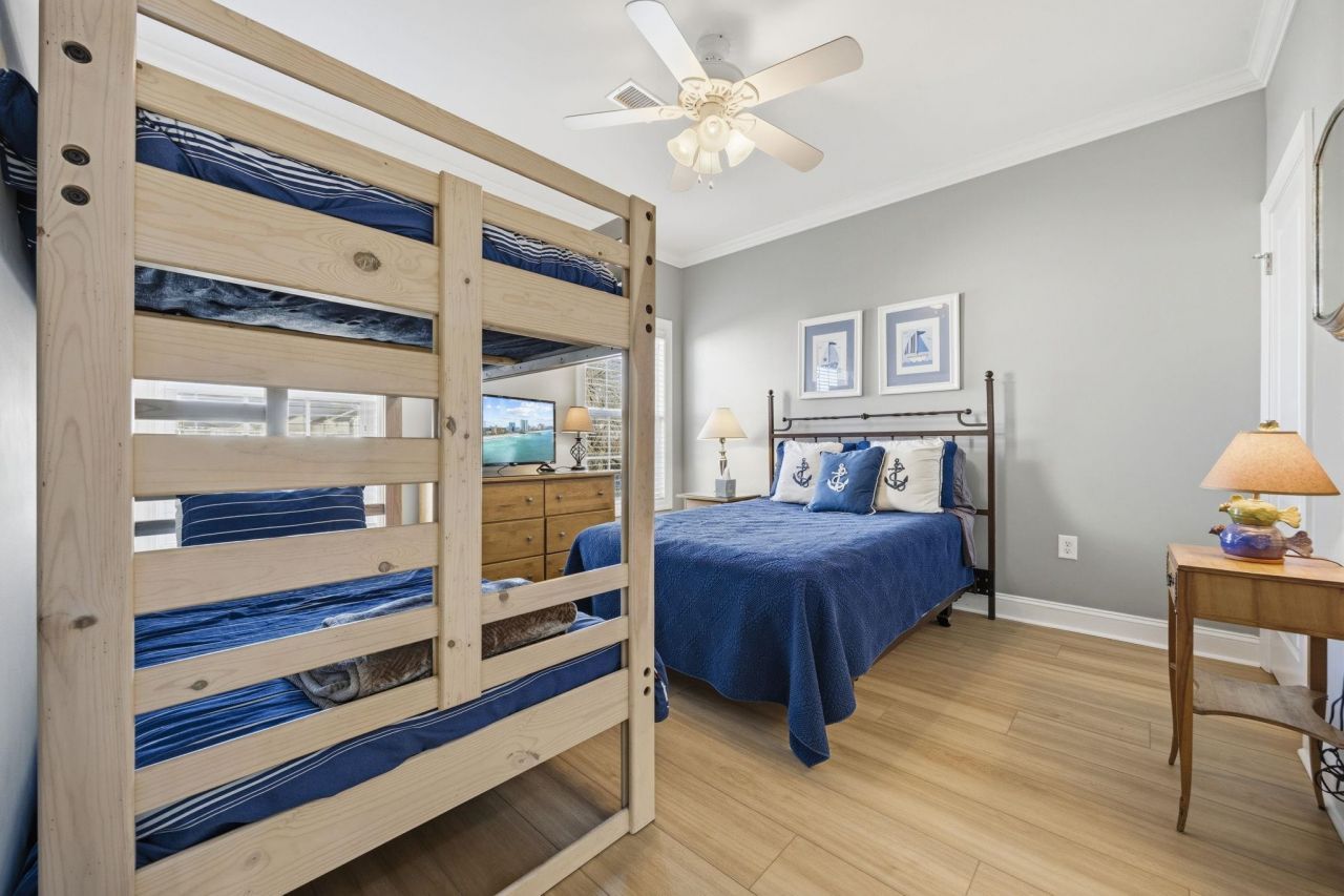 213 33rd Ave. N Photo 25