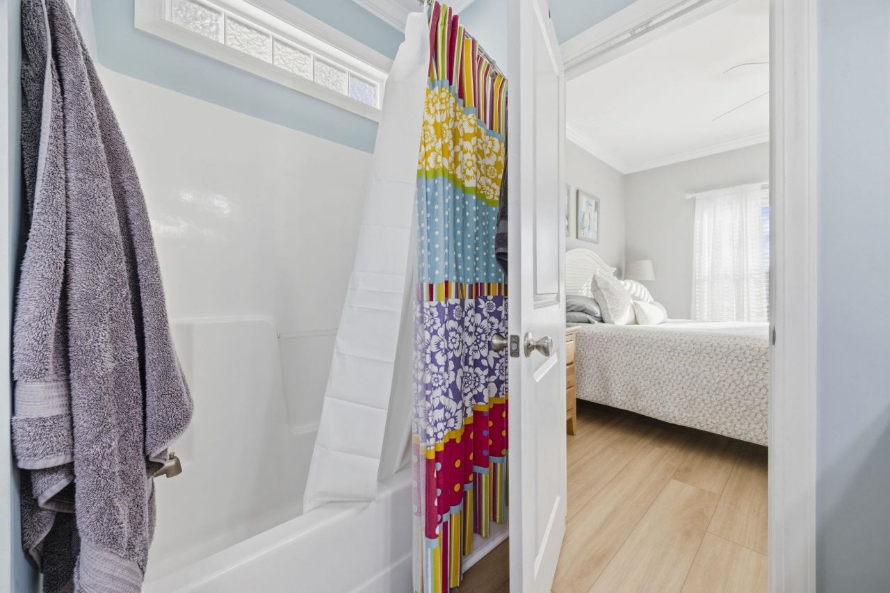 213 33rd Ave. N Photo 27