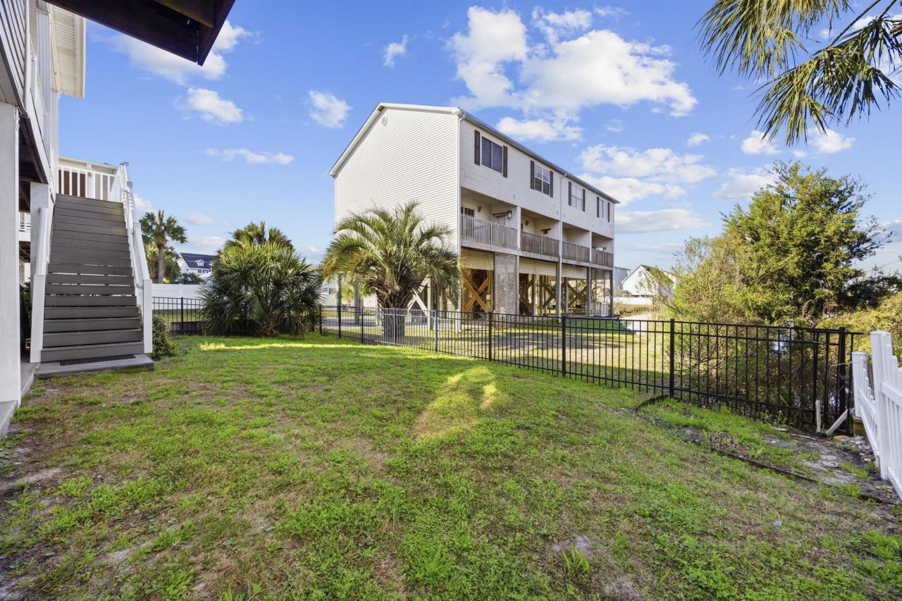 213 33rd Ave. N Photo 36