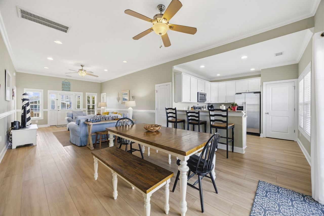 213 33rd Ave. N Photo 5