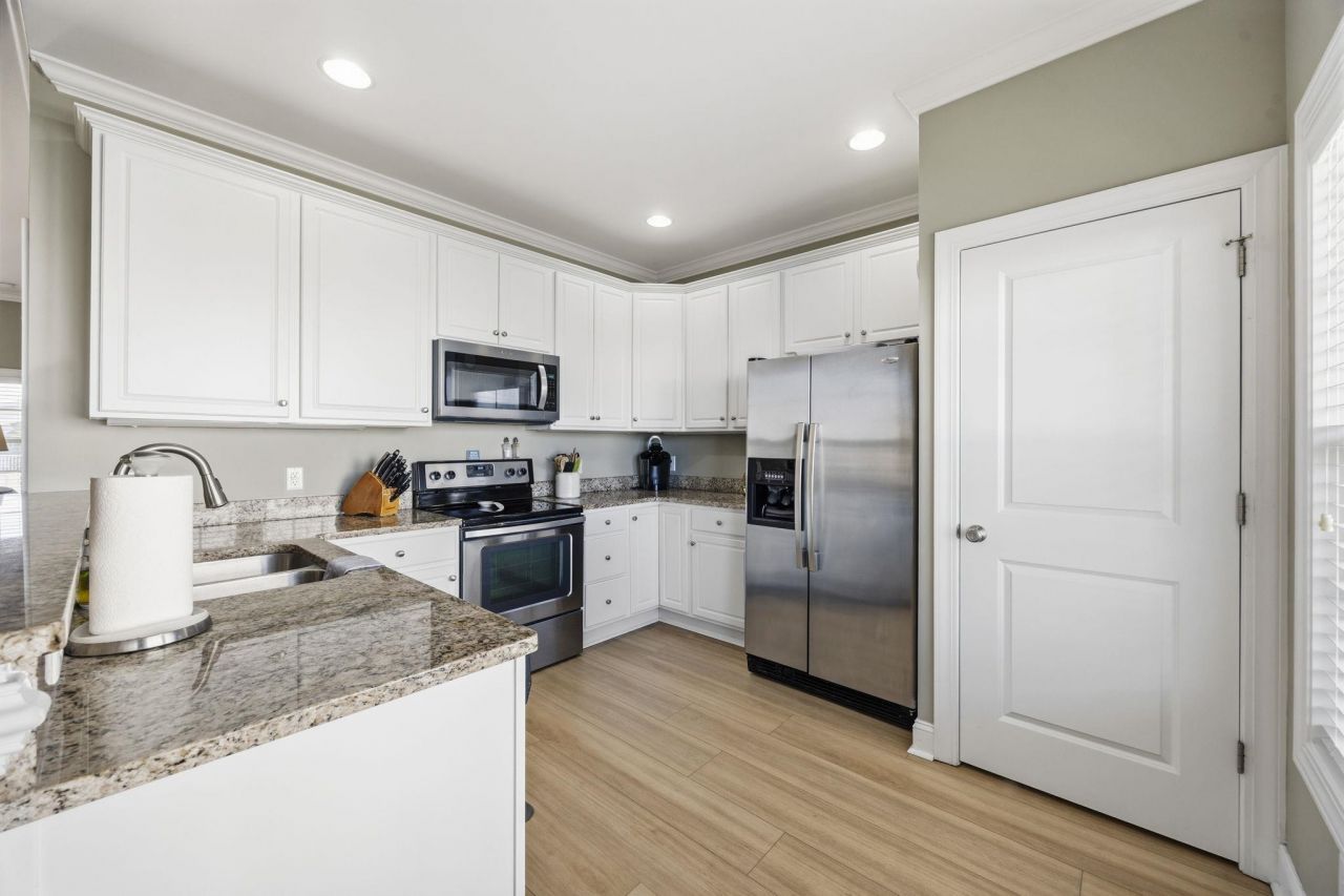 213 33rd Ave. N Photo 8