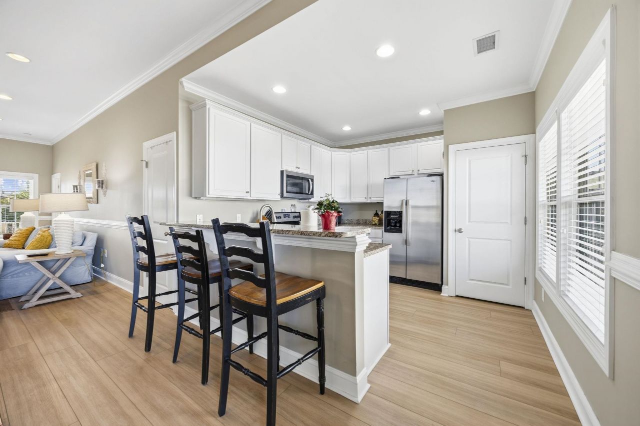 213 33rd Ave. N Photo 9