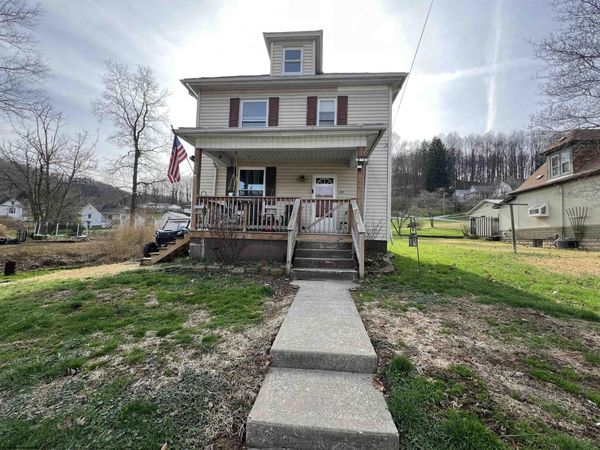202 Meadow Avenue, Mannington, WV 26582