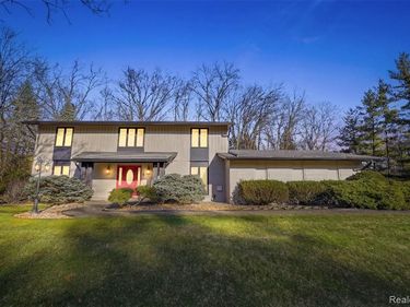 32322 Scenic Lane, Franklin Vlg, MI 48025