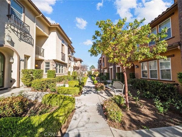 28472 Herrera, Valencia, CA 91354