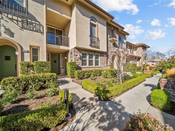 28472 Herrera, Valencia, CA 91354