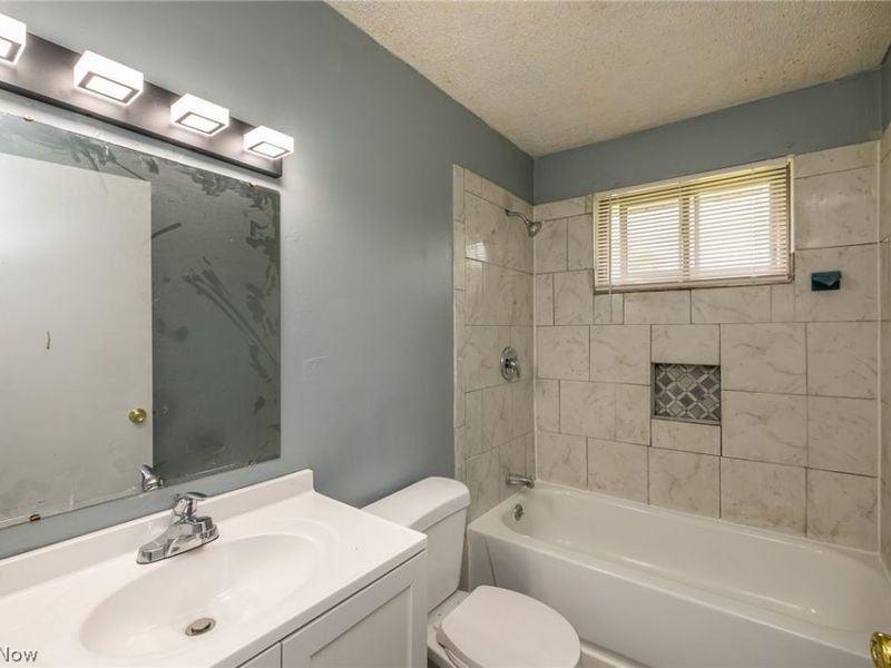 211 Brace Avenue, Elyria, OH 44035 Photo 11