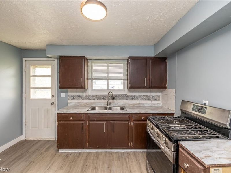 211 Brace Avenue, Elyria, OH 44035 Photo 3