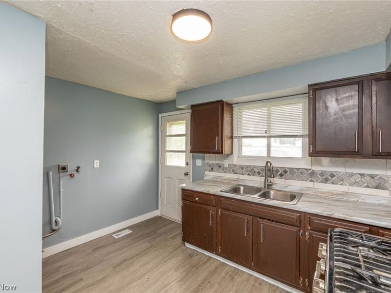211 Brace Avenue, Elyria, OH 44035 Photo 4