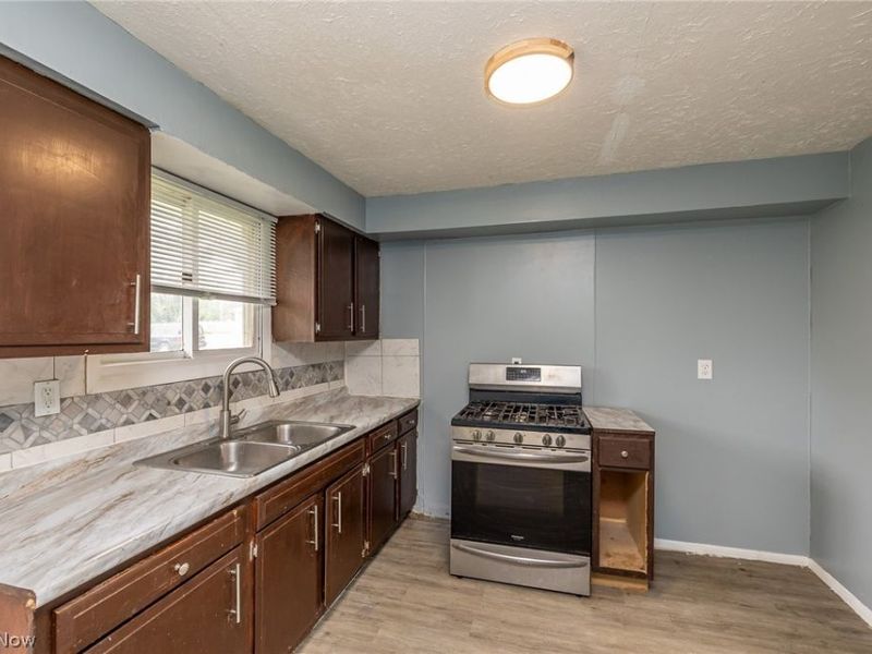 211 Brace Avenue, Elyria, OH 44035 Photo 5