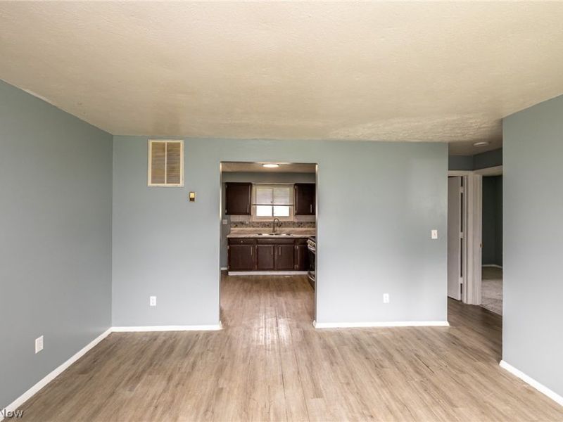 211 Brace Avenue, Elyria, OH 44035 Photo 9