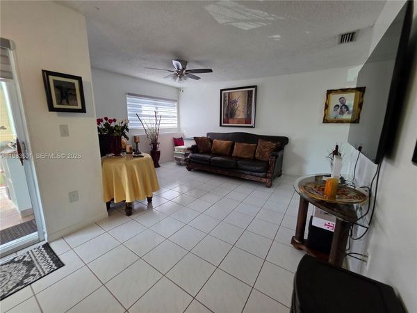 11173 NW 7th St , Unit 201-18, Miami, FL 33172