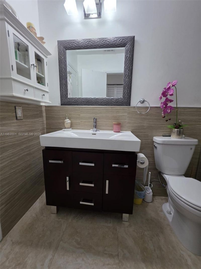 11173 NW 7th St , Unit 201-18, Miami, FL 33172 Photo