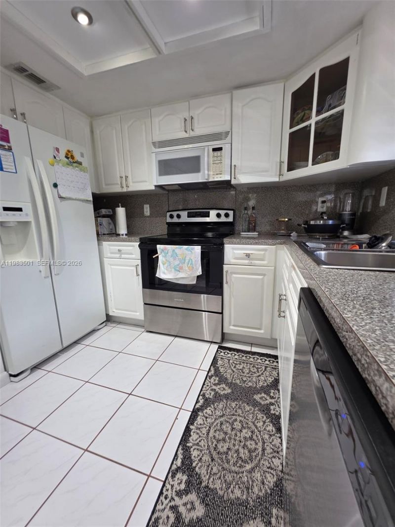 11173 NW 7th St , Unit 201-18, Miami, FL 33172 Photo