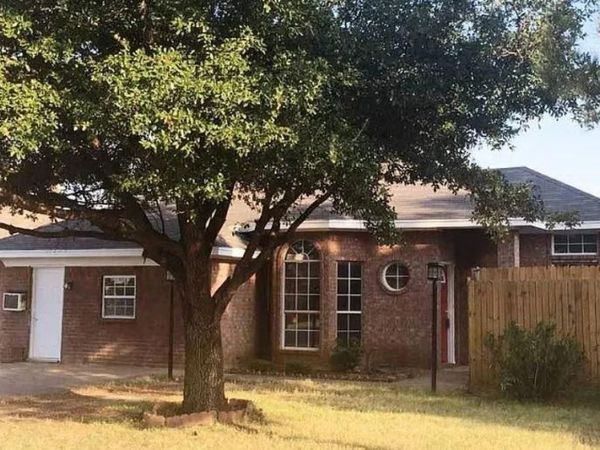 405 Odell Street , Cleburne, TX 76033