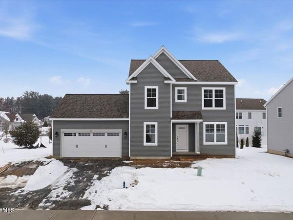 32 Bradley Circle, Halfmoon, NY 12065