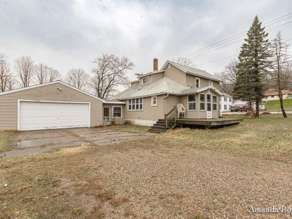 926 E Main Street SE, Lowell, MI 49331