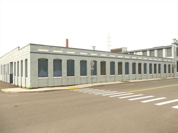 16 Commercial St, Holyoke, MA 01040