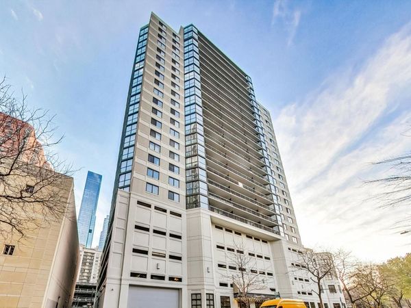 33 W Delaware Place , Unit 21H, Chicago, IL 60610