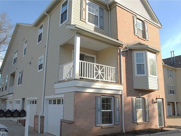 636 Tollis Parkway , Broadview Heights, OH 44147