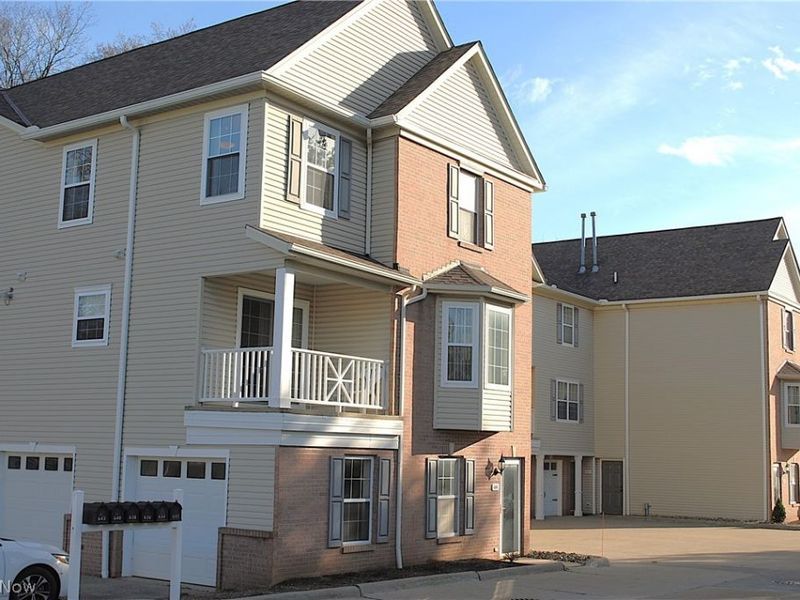 636 Tollis Parkway, Broadview Heights, OH 44147 Photo 2