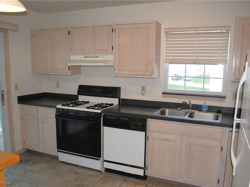 636 Tollis Parkway, Broadview Heights, OH 44147 Photo 8