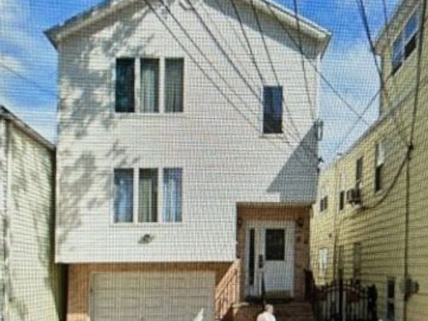 64 Rome St, Newark, NJ 07105