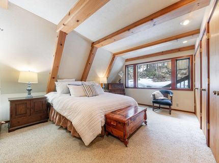 10211 Thomas Drive, Truckee, CA 96161 Photo